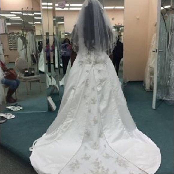 Wedding Dress - Picture 6 of 8